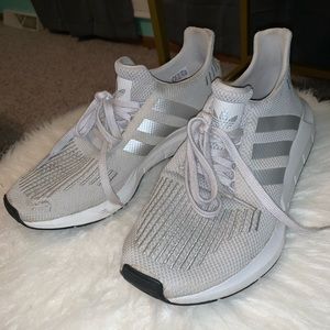 adidas swift run tennis shoes